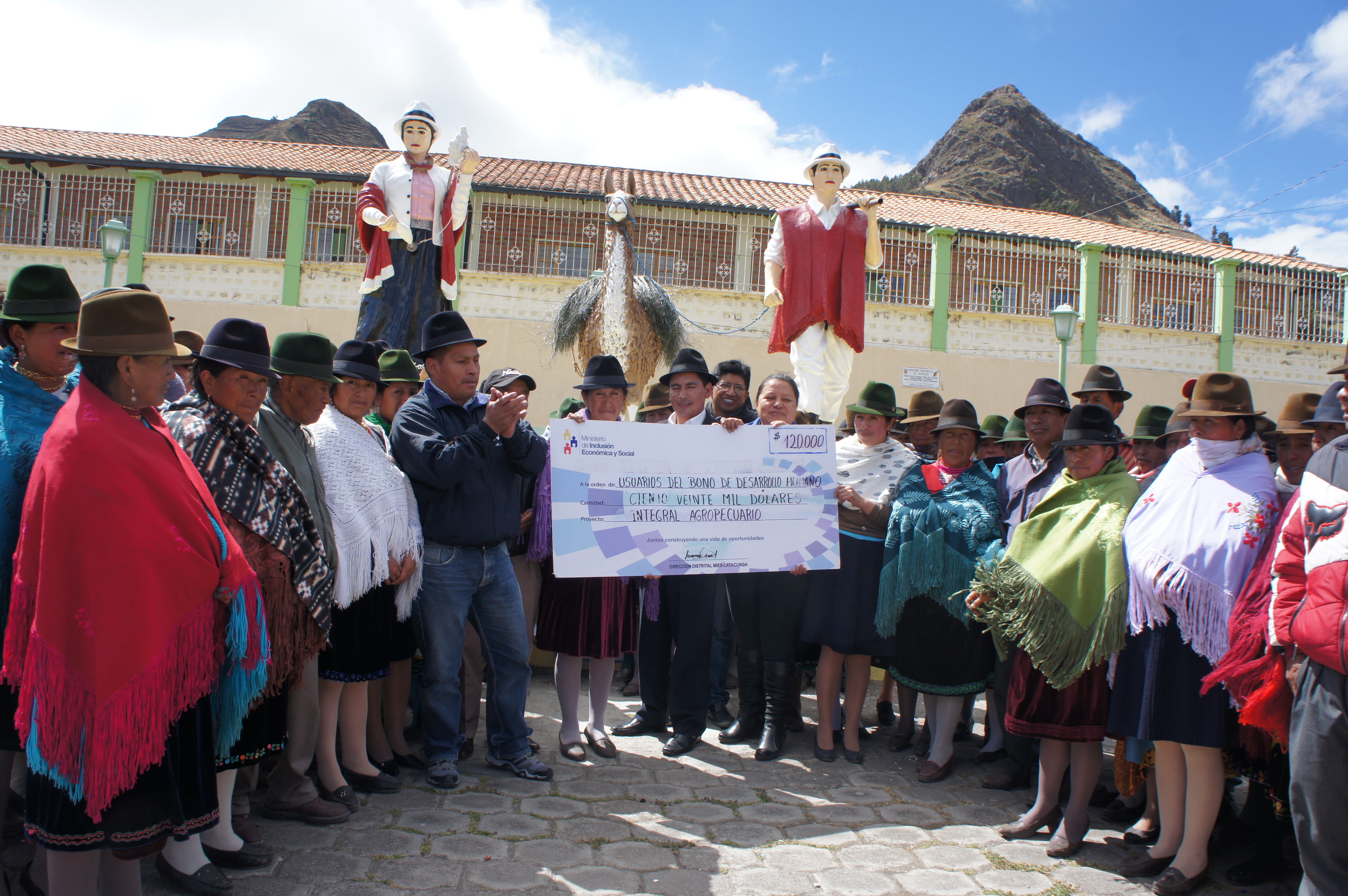 En Cotopaxi, alrededor de 32 mil usuarias del Bono de Desarrollo Humano han accedido a Créditos de Desarrollo Humano para iniciar emprendimientos productivos.