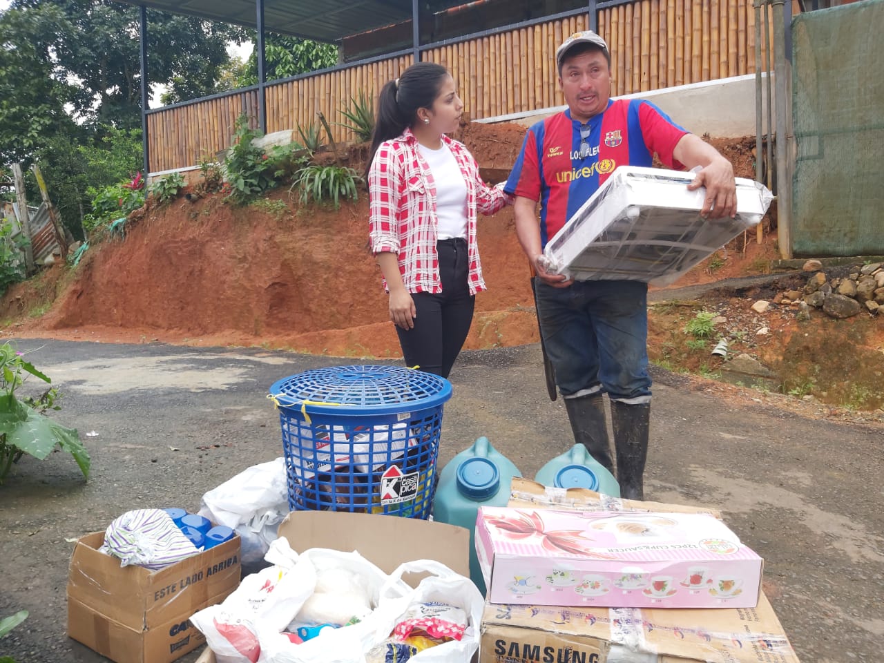 MIES entregó ayuda humanitaria a familia damnifica a causa de incendio