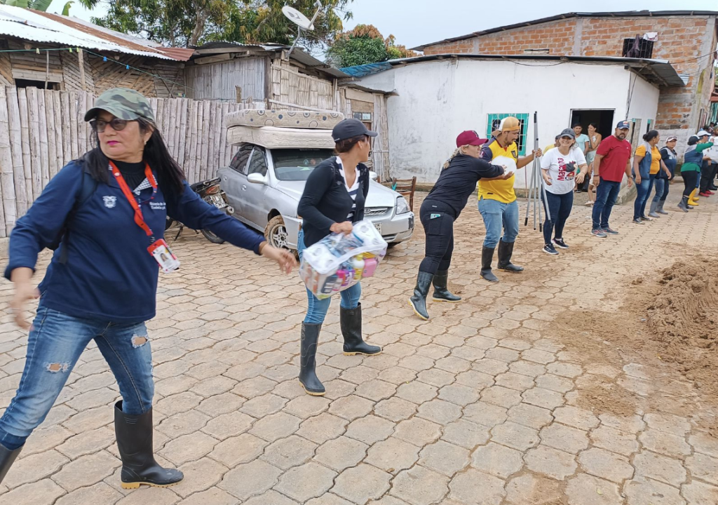MIES atiende y entrega ayuda humanitaria a familias afectadas por las ...