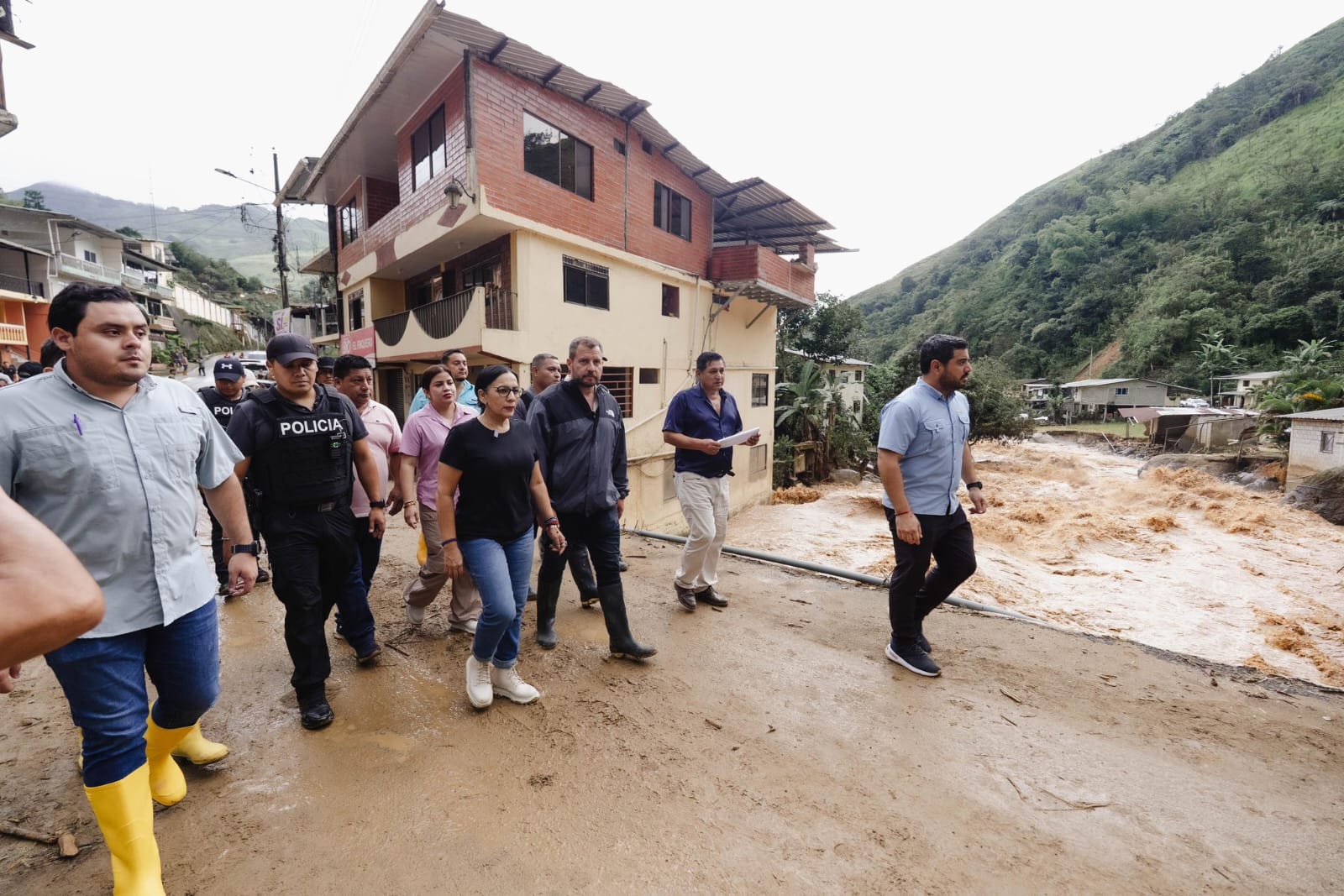 La ministra Zaida Rovira lidera atención del MDH a familias afectadas por la temporada invernal en El Oro