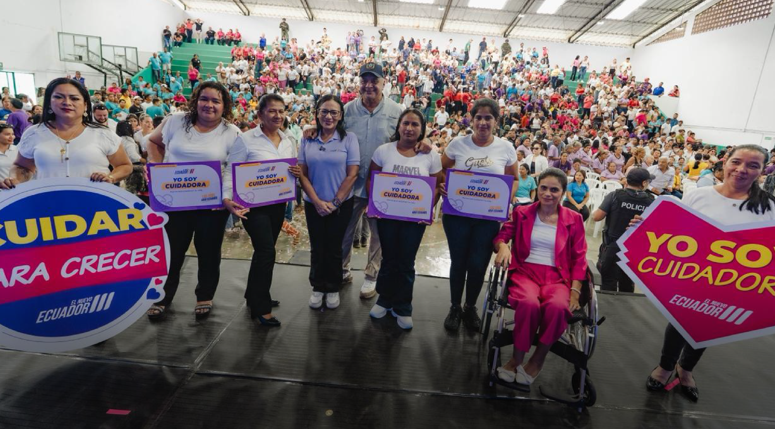 MADRES QUE INSPIRAN: PRESIDENTE DANIEL NOBOA RINDE HOMENAJE CON ACCIONES Y ENTREGA MÁS DE 4.000 BONOS JOAQUÍN GALLEGOS LARA A NUEVAS BENEFICIARIAS